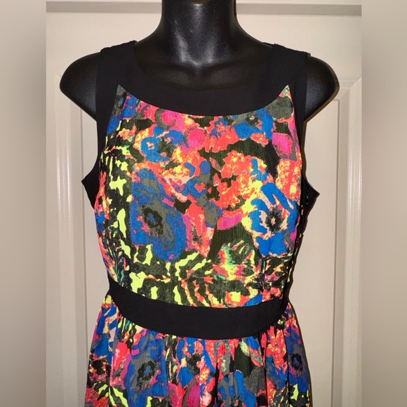 Marc New York Andrew Marc Watercolor Floral Halter Dress size 12 - Picture 6 of 13